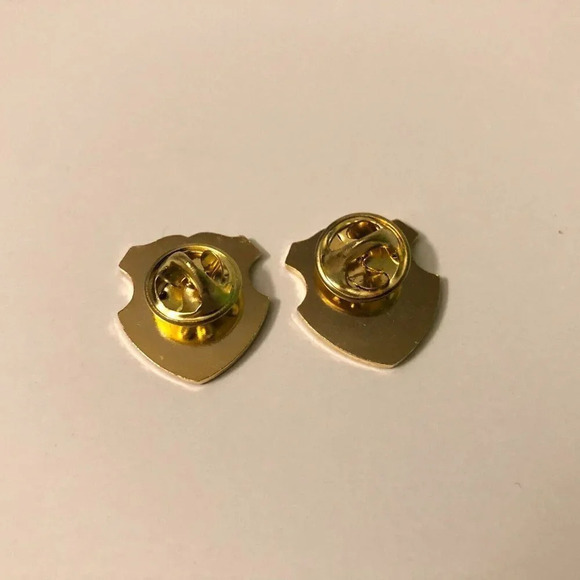 Vintage Assorted Pins  Carnival Liberty Antwerpen Norweigian Cruise - Picture 3 of 13